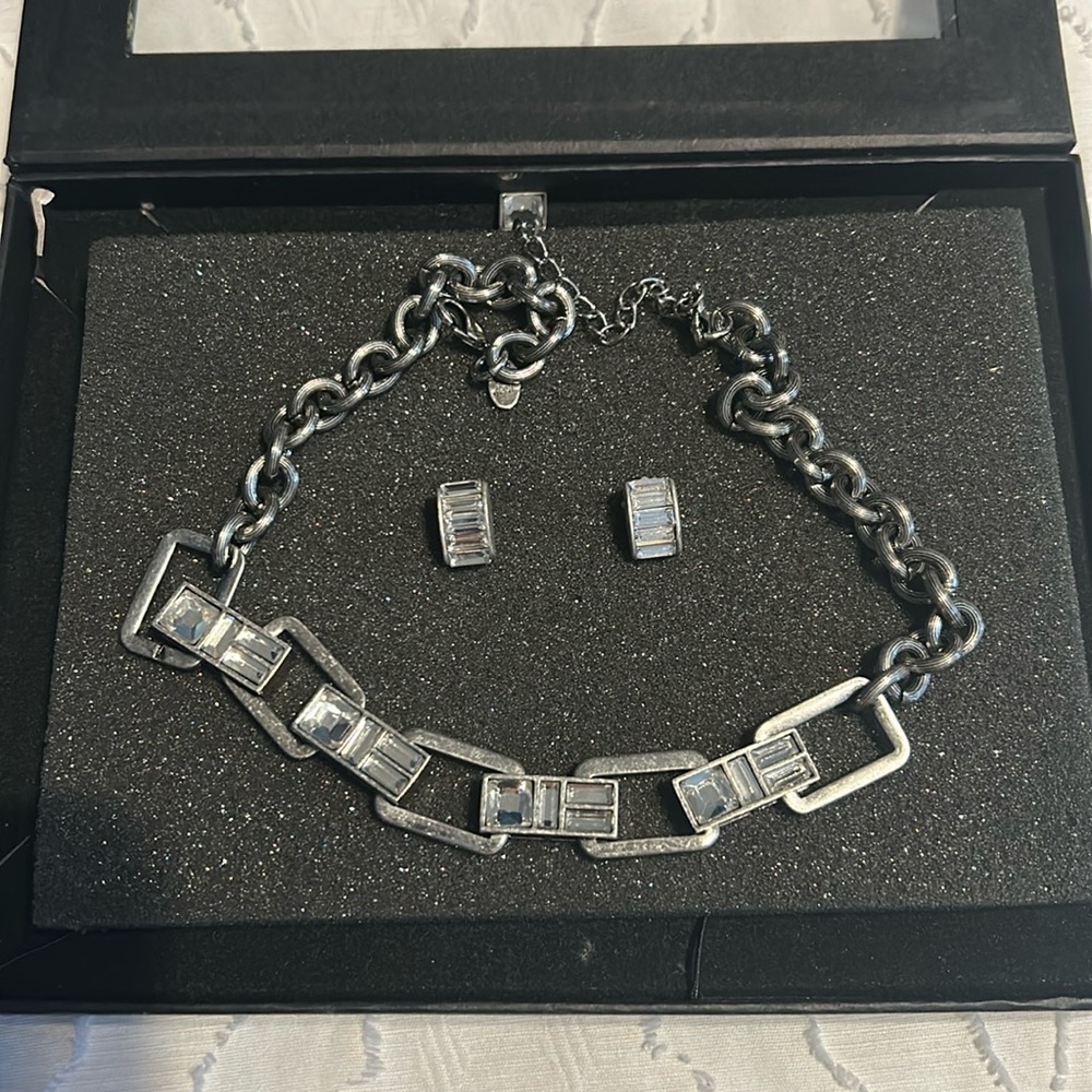 Necklace and earrings set